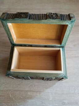 Pěkná dřevěná vyřezávaná šperkovnice - 5