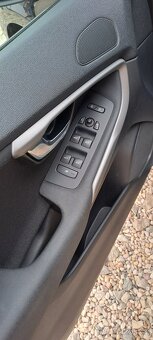 Volvo V40 2.0 D2 88kW NAVI - 5