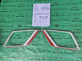 ozdobné rámečky předních mlhovek matně stříbrné Seat Arona 6 - 5