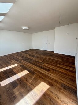 🏡 Pronájem bytu 1+kk s komorou a parkovacím stáním - 5
