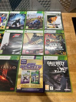 Xbox 360 Slim 250GB + Kinect + 27 her + herní ovladače - 5