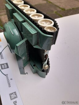 Retro plechový tank na baterky - 5