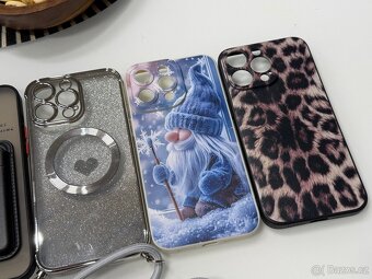 Nabízím 8 krytů na iPhone 15 Pro Max - 5