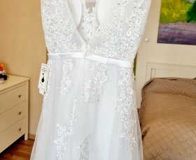 Nové plesové šaty bílé barvy ideální na věneček - 5