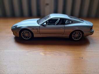 Model auta Aston Martin DB7 VANTAGE V12, 1:18 - 5
