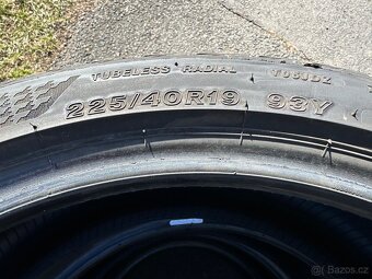 Prodám letní pneu Bridgestone 225/40R19 93Y - 5