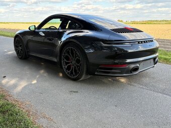 Porsche 911 Carrera 4 - 5