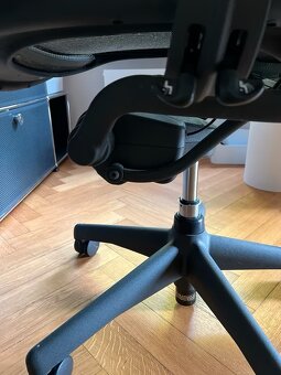 Herman Miller Aeron Remastered – kancelářská židle - 5