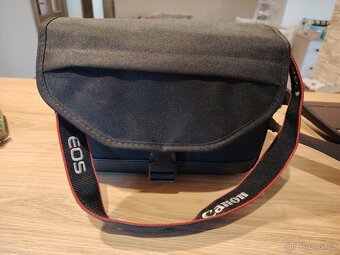 Canon EOS 2000D - 5