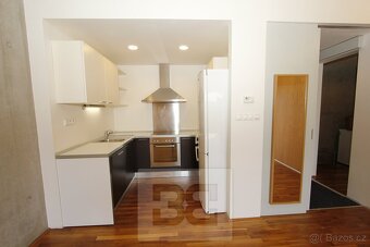 Prostorný a světlý byt 2+kk (66 m2) s garáží a vinným boxem - 5