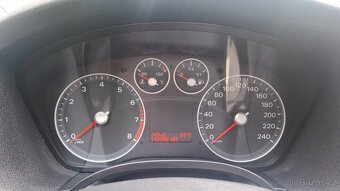 Ford Focus kombi, 1,6 74 kW  benzin Style nehavarovaný - 5