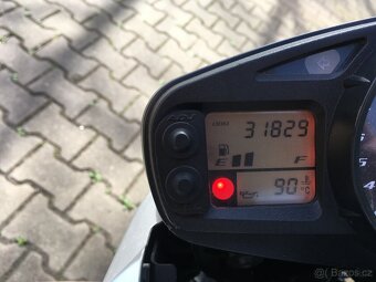 Suzuki GSR 600 - 5
