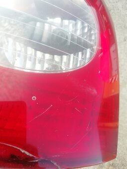 Renault Clio II 2005 - zadní světlo - 5