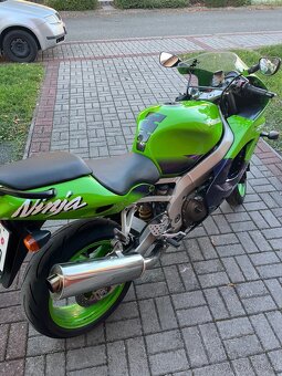 Kawasaki ZX-9R 1999 - 5