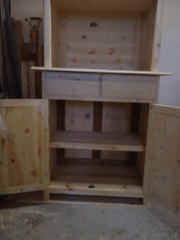 Prodám novou selskou kredenc z masivu bez povrchové úpravy - 5