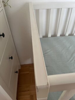 Prodám postýlku IKEA Sundvik s matrací IKEA Skönast - 5