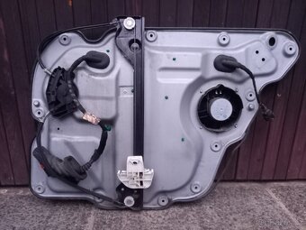 Vw Touran - stahovačky elektrické 4x - 5