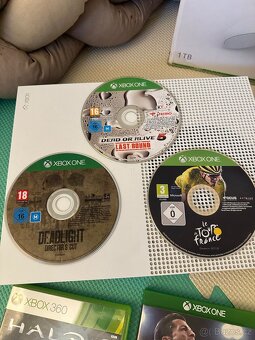 Xbox one 1tb + volant, pedály + 6 her - 5