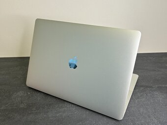 MacBook Pro 15'' 2018 / i9 / 32GB / 512GB SSD - DPH - 5
