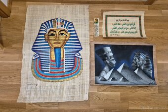 Papyrus Tutanchamon, Nefertiti, Pyramidy - 5