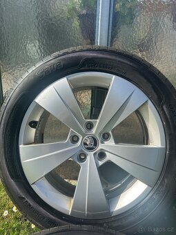ALU Kola ŠKODA 5x112 R17 TRITON Zánovní Letní Pneu 215/55/17 - 5