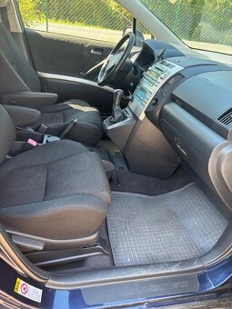 TOYOTA COROLLA VERSO 1,8 - 5
