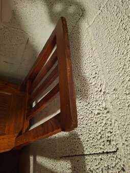 dřevěný jídelní stůl + 4 dřevěné židle - 5