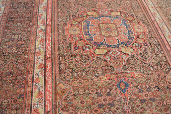 Velký starý koberec, rozměry 607x316 cm, signovaný v arabšti - 5