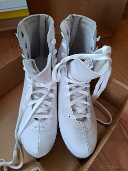Prodám dámské zimní brusle vel. 41, nové - 5