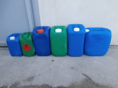 Kanystry plastové o objemu 25, 20 a 10 litrů za 50 kč - 5