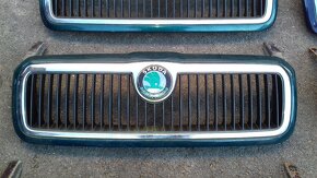 Škoda Octavia 1 předfacelift 96-00 přední maska modrá zelená - 5