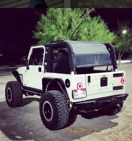 Jeep Wrangler TJ lemy blatníků Motobild - 5