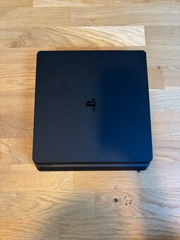 PS4 Slim +nabíjecí stojan - 5