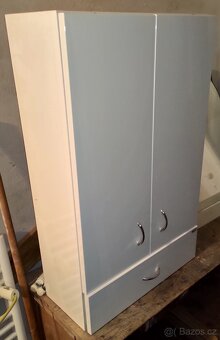 Umyvadlo, žebřík, skříňka - 5