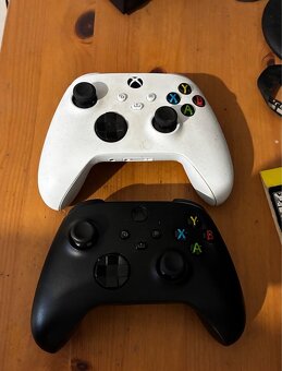 Prodám Xbox Series X ze sluchátky - 5