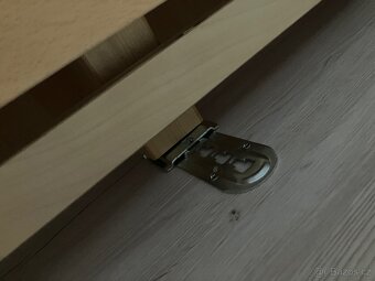 Postel s roštem + noční stolek - 5