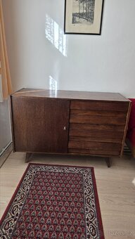 Starožitné skříně a stolky - 5