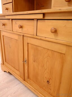 Kredenc se zásuvkami - 5