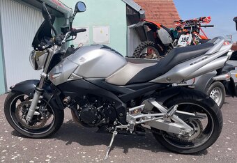 Suzuki GSR600 - 5