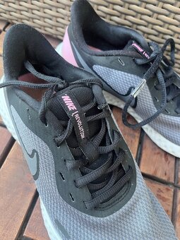 Běžecké tenisky Revolution 5, zn.Nike, vel. 38,5 - 5