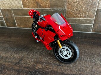 Lego motorka Ducati Panigale v4 R - 5