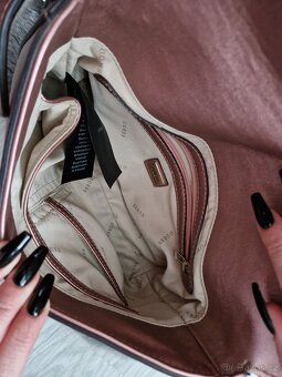 GUESS Crossbody růžová kabelka, jako nová + dustbag - 5