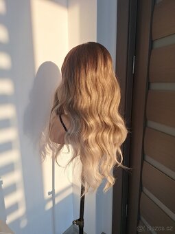 Dlouhá vlnitá blond paruka s krajkou vpředu 60091 - 5
