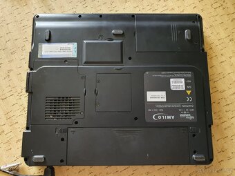 Fujitsu Amilo K 7600 (rok 2003) s Win 2000 - Pouze volat. - 5