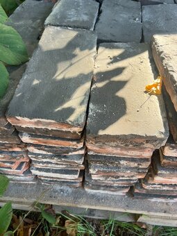 Půdovky 30×14×3 cm – dobrý stav, na paletách - 120m2 - 5