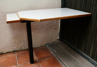 Stůl do karavanu s otočnou deskou - 5