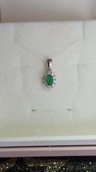 Přívěsek s bílého zlata se smaragdem a brilianty - 5