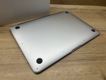 TOP/MacBook Air 2017/8GB RAM/nová baterie + adaptér/ - 5