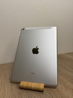 Apple iPad 9,7” (2017) 128 GB Wi-Fi + Cellular – TOP stav - 5