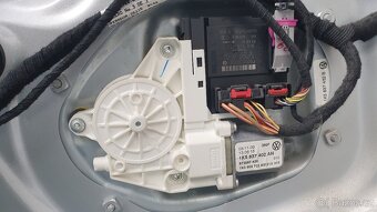 VW Golf 5, Jetta,Octavia 2, interiér, kapota aj. - 5